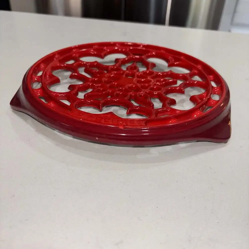 Le Creuset Enameled Cast Iron Deluxe Round Trivet in Cerise (Cherry Red) 8”